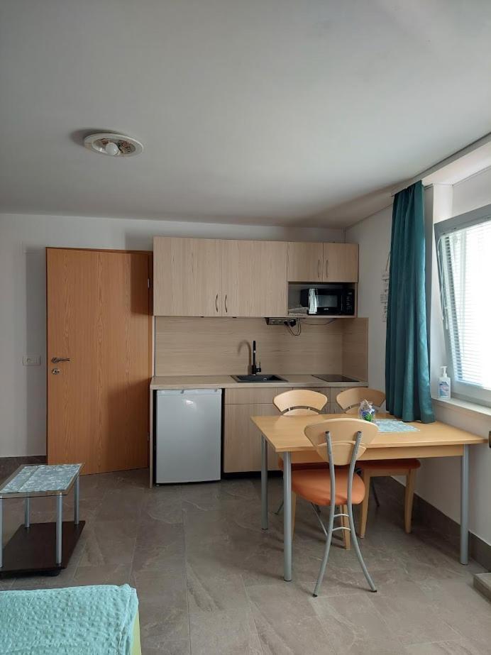 Studio Apartma Zirovnik แซเคลียนาโกเรนสเคม ภายนอก รูปภาพ