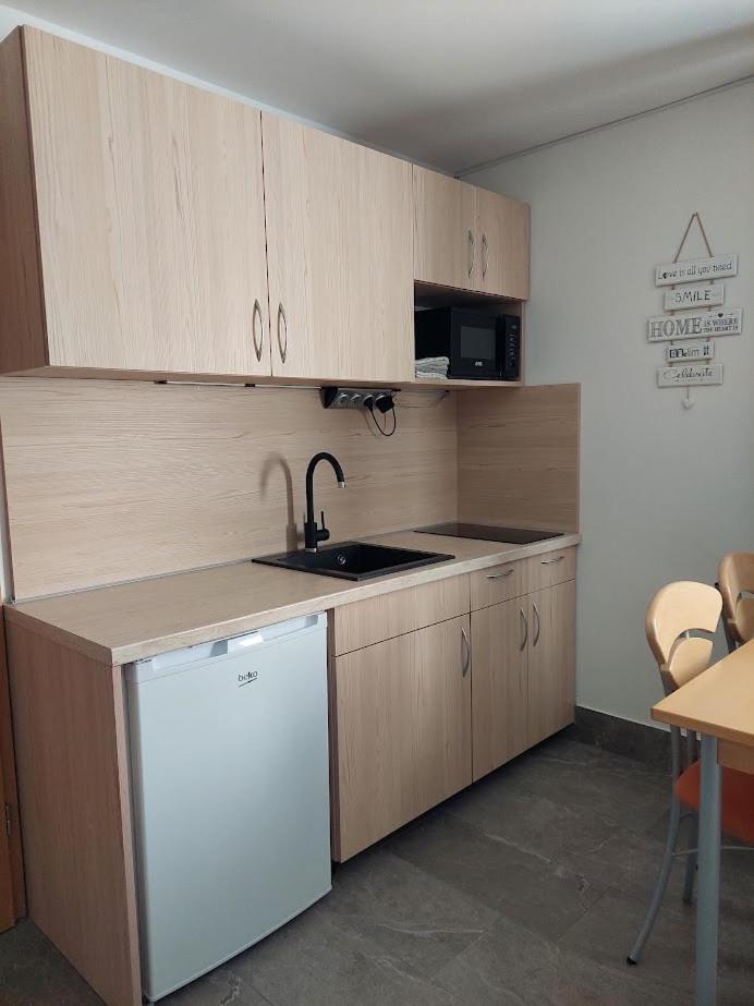 Studio Apartma Zirovnik แซเคลียนาโกเรนสเคม ภายนอก รูปภาพ